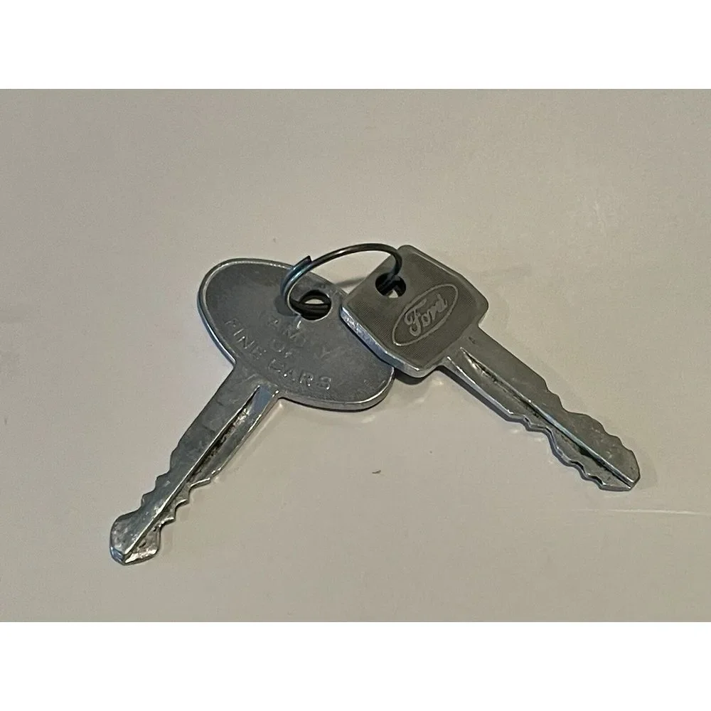 Ford Family of Fine Cars Keys Ignition‎ & Door Keys Set Of 2 Vintage Collectible